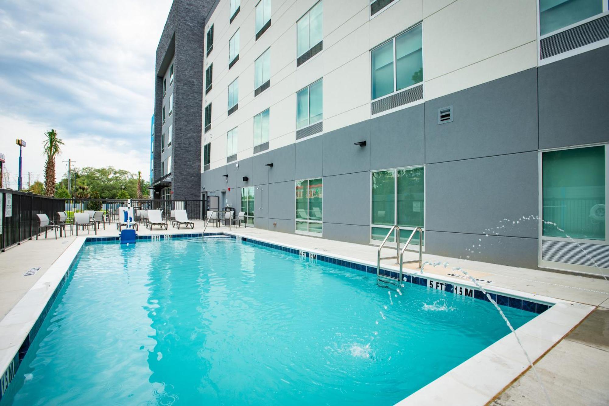 Holiday Inn Express & Suites Pensacola Airport North - I-10 By Ihg Ferry Pass Esterno foto